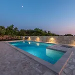 Noa Zadarvillas *