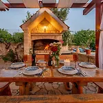 Noa Zadarvillas *