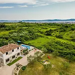 Noa Zadarvillas *