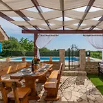 Noa Zadarvillas Ζαντάρ