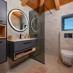 Noa Zadarvillas *