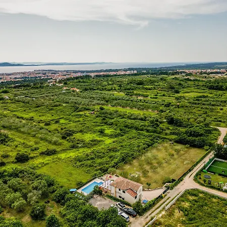 Noa Zadarvillas *